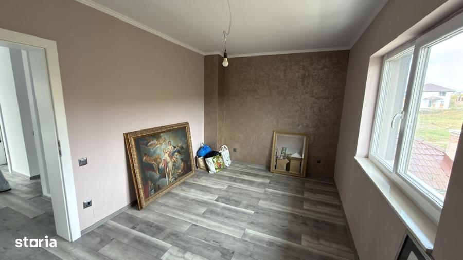 Casă cu 4 camere în Chinteni
