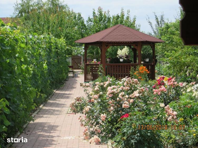 Casă cu 5 camere cu Teren 1790 Mp în Est
