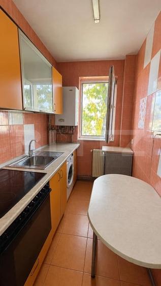 Apartament cu 2 camere semidecomandat, mobilat în Trivale