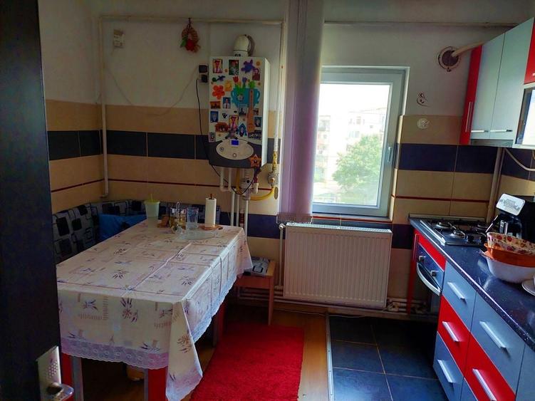 *DE VANZARE*Apartament compus din patru camere si dependinte* // *** Pret Fix *** - 4
