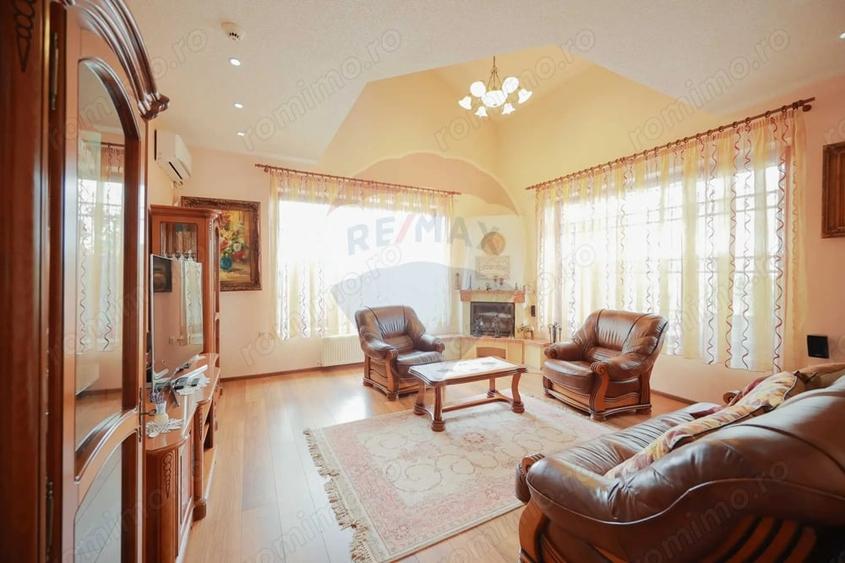 Casă cu 5 camere cu Teren 1000 Mp în Sânmartin