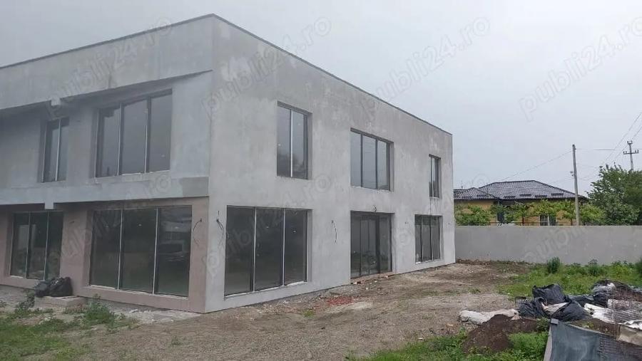 Spațiu comercial, de 1,000 mp, în Central