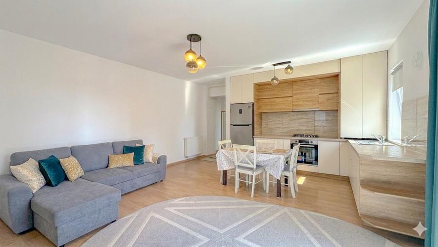 Apartament cu 3 camere decomandat în Tractorul