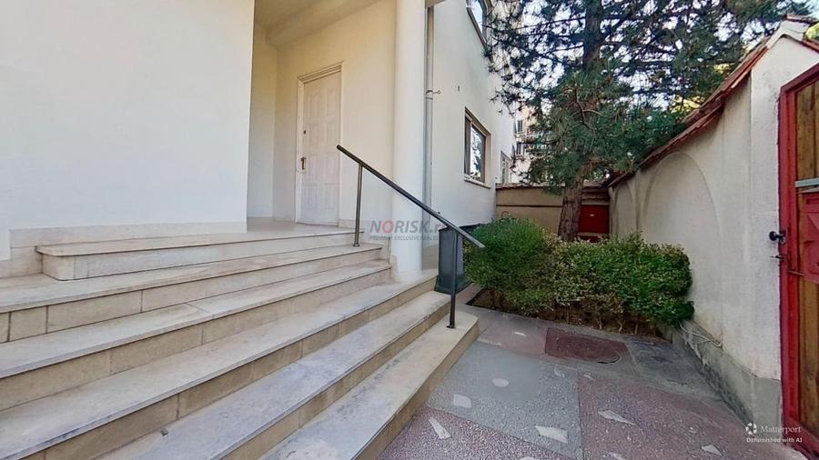 Casă individuală cu 6 camere cu Canalizare în Vatra Luminoasă