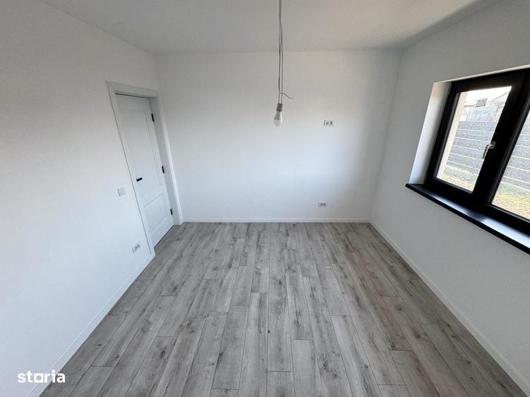 Casă cu 4 camere în Valea Ursului