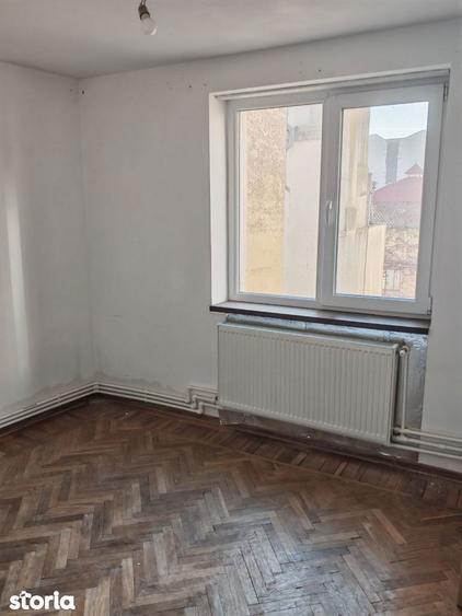 Apartament cu 3 camere decomandat în Peninsula