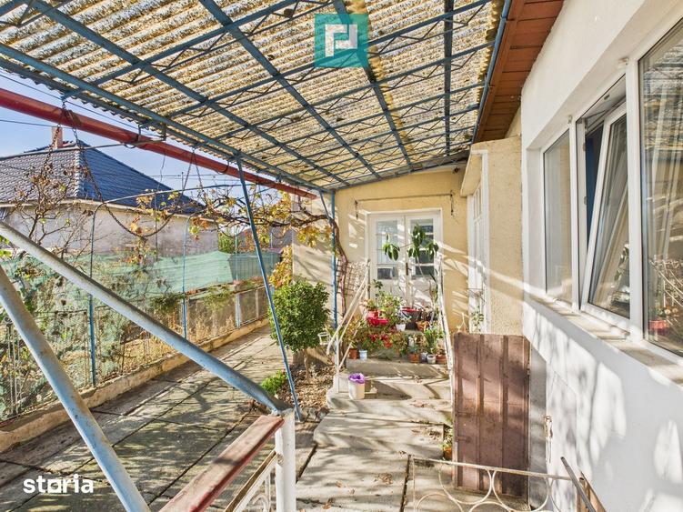 Casă cu 9 camere cu Teren 899 Mp în Ghioroc