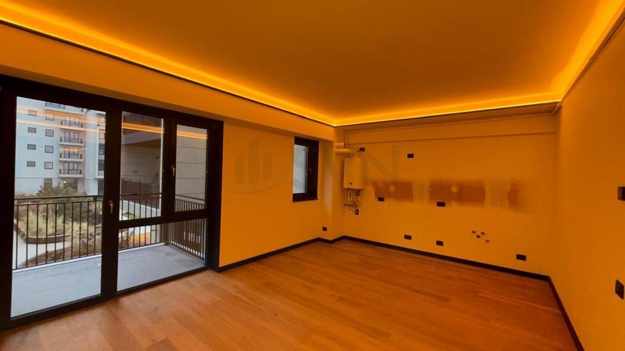 Apartament cu 3 camere semidecomandat în Pipera