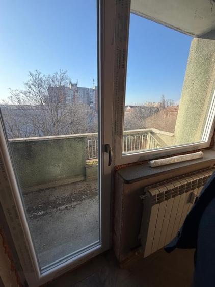 Apartament cu 3 camere decomandat, mobilat în Calea București