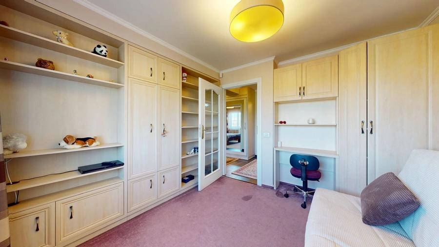 Apartament cu 3 camere decomandat, mobilat în Scriitorilor