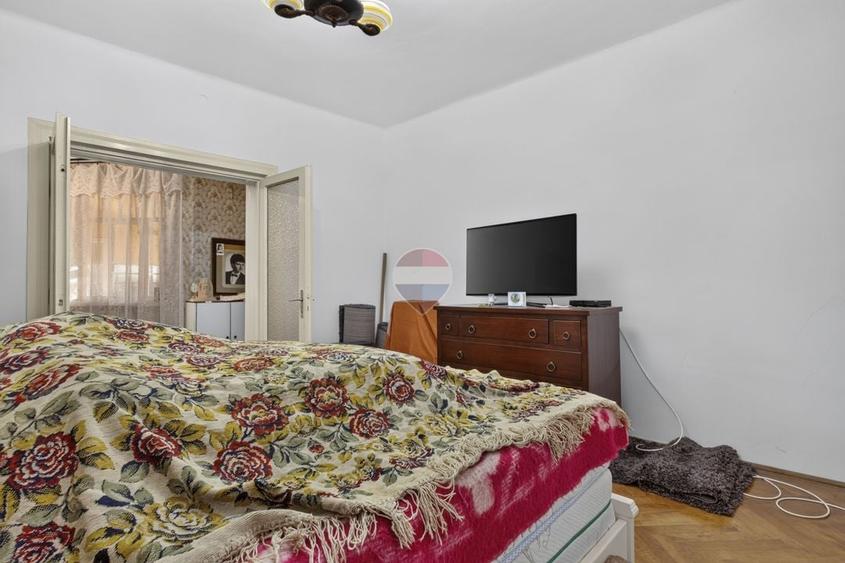 Casă individuală cu 4 camere cu Teren 1371 Mp în Central