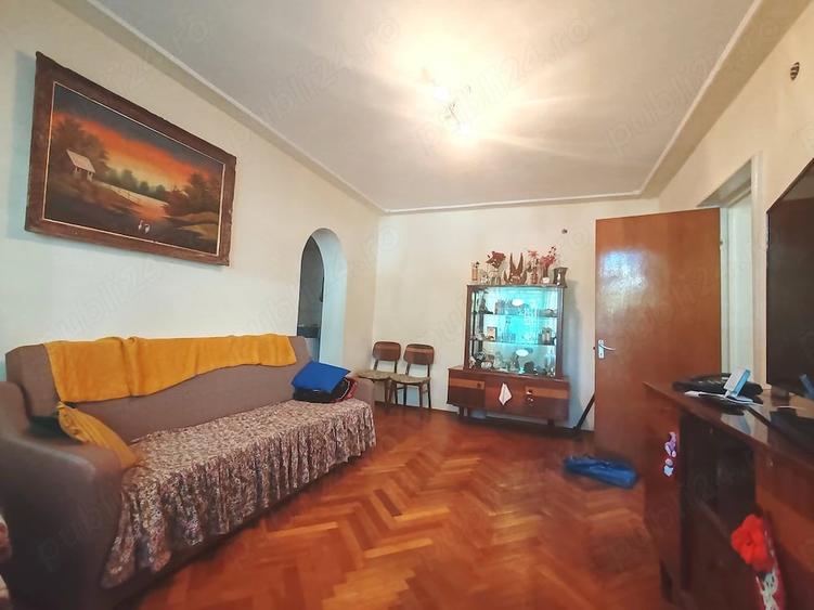 Apartament cu 2 camere semidecomandat în Craiovei