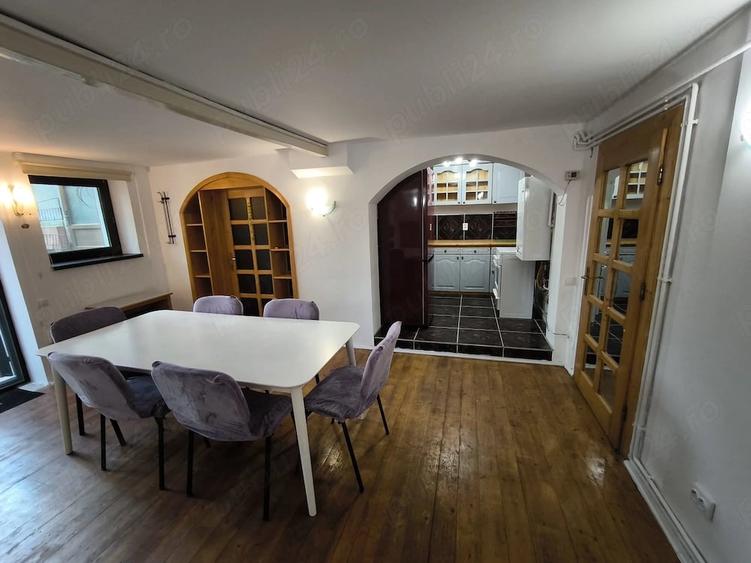 Apartament cu 3 camere semidecomandat în Trei Stejari