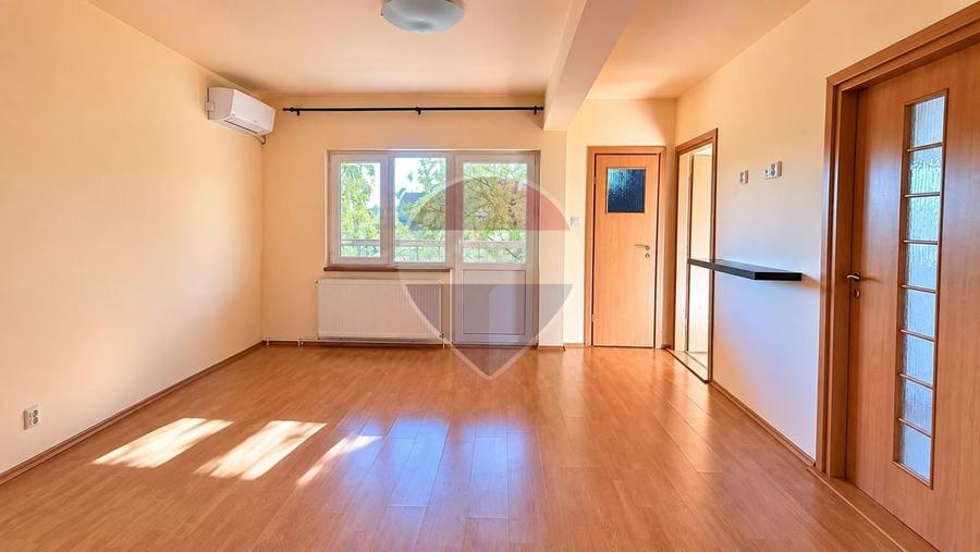 Casă individuală cu 5 camere cu Teren 553 Mp în Clinceni
