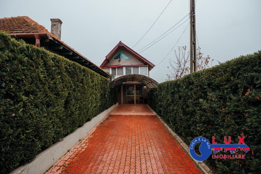 Casă individuală cu 5 camere cu Canalizare în Central