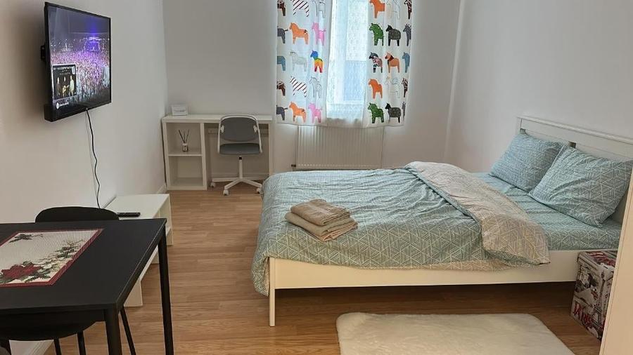 Apartament cu 10 camere semidecomandat în Calea Victoriei