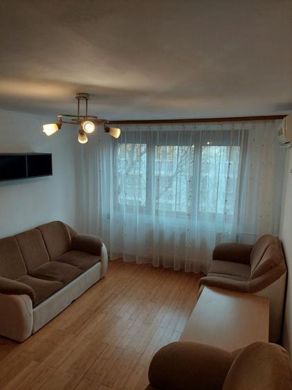 Apartament cu 3 camere nedecomandat în Brâncoveanu