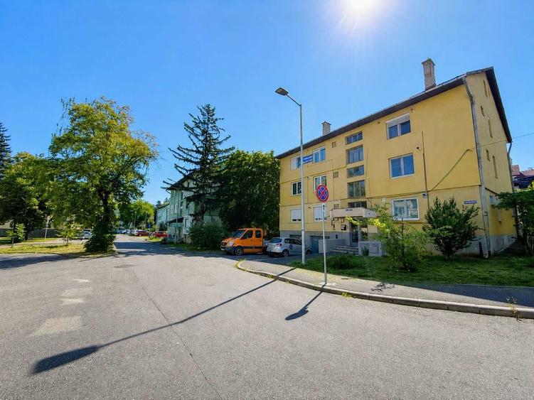 Apartament cu 3 camere decomandat în Central