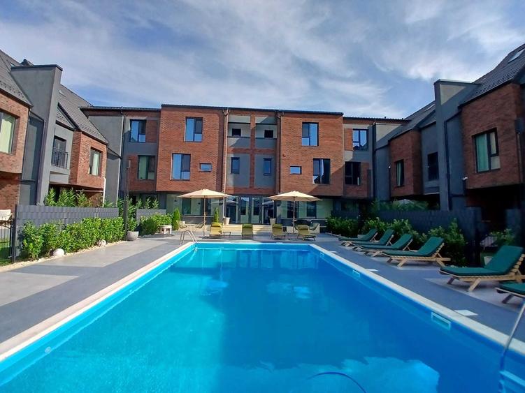 Apartament cu 3 camere decomandat în Tunari
