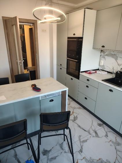 Apartament cu 3 camere decomandat, mobilat în Rahova