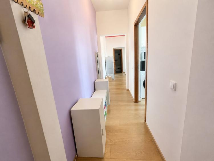 Apartament cu 3 camere semidecomandat, mobilat în Inel I