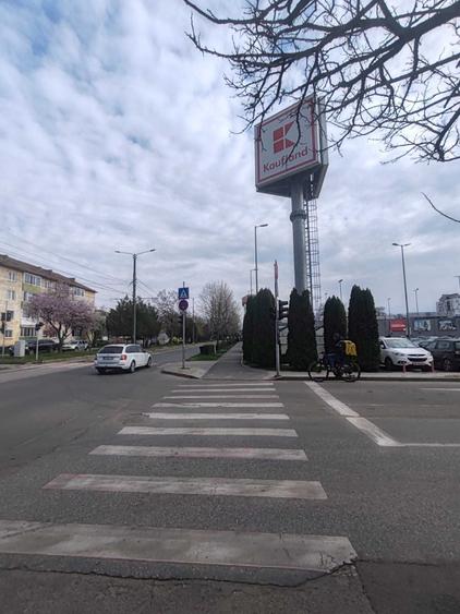 Apartament cu 2 camere semidecomandat, mobilat în Exterior Vest