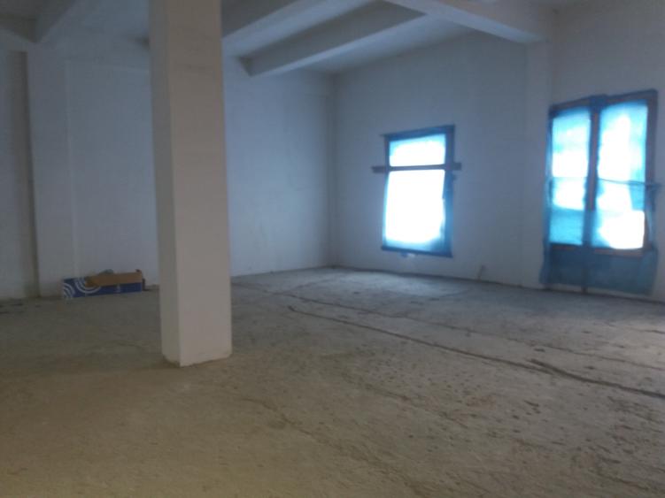 Spațiu comercial, de 2,000 mp, în Nord
