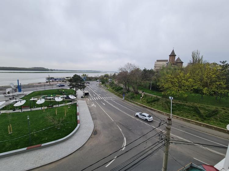 Apartament cu 2 camere semidecomandat, mobilat în Faleză