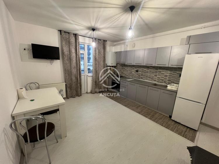 Apartament cu 3 camere semidecomandat, mobilat în Florești — fotografia 3