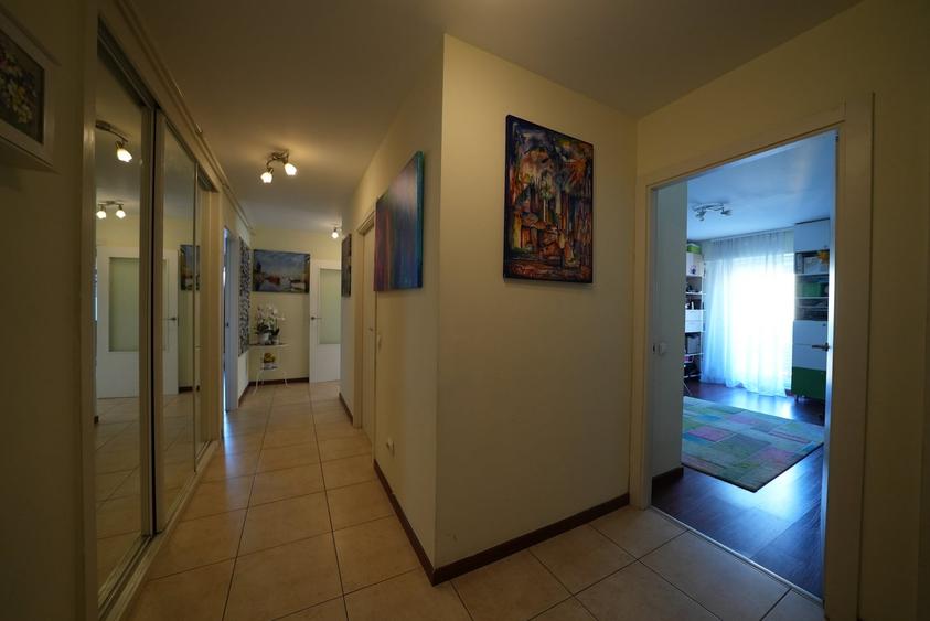 Apartament cu 5 camere decomandat, mobilat în Basarabia
