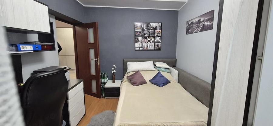 Apartament cu 4 camere decomandat în CET