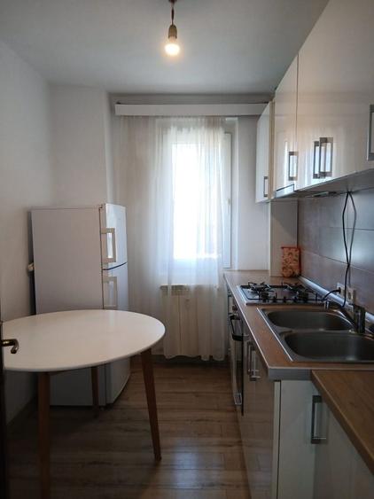 Apartament cu 3 camere decomandat în Complex Studențesc