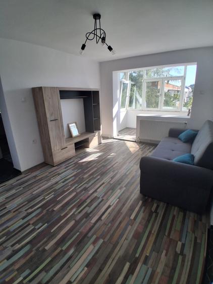 Apartament cu 2 camere semidecomandat în Podu Roș