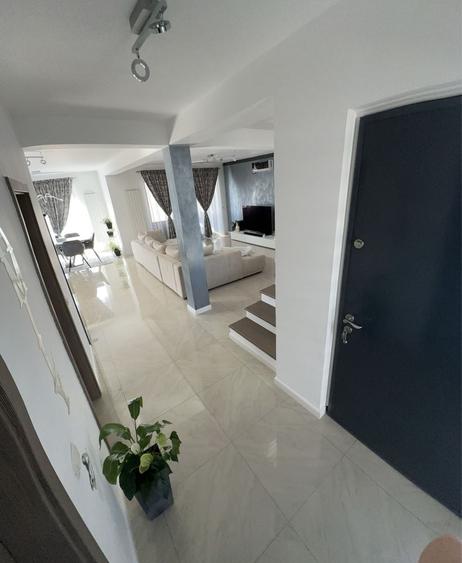Casă cu 4 camere în Berceni