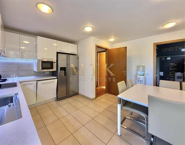 Apartament cu 3 camere decomandat, mobilat în Primăverii