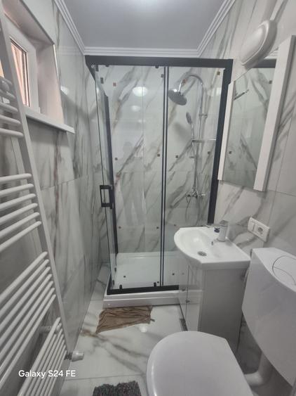 Apartament cu 3 camere semidecomandat, mobilat în Dărmănești