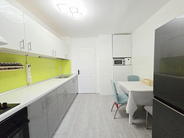 Apartament cu 3 camere decomandat în Mazepa 2