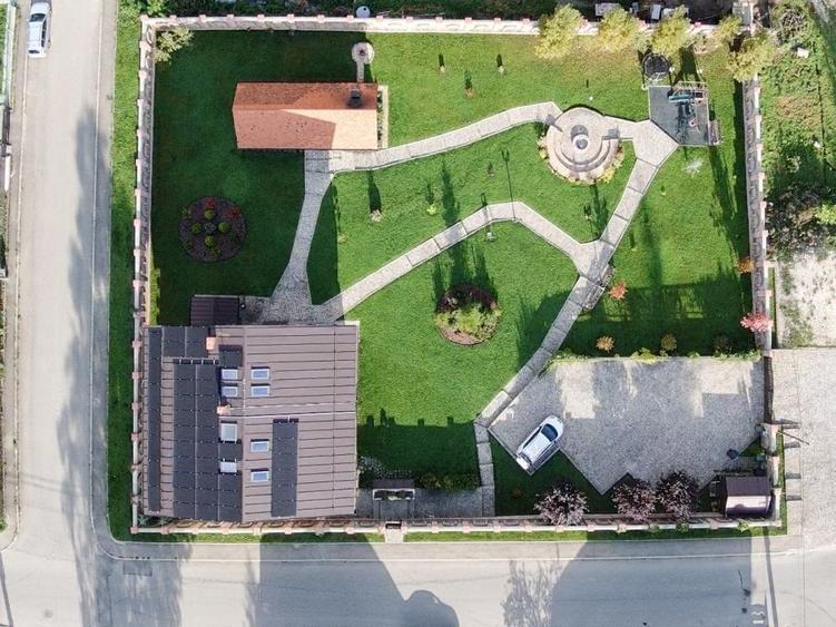 Casă individuală cu 11 camere cu Canalizare în Bușteni