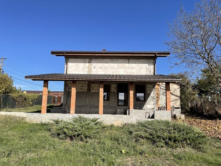 Casă cu 3 camere în Dărmănești