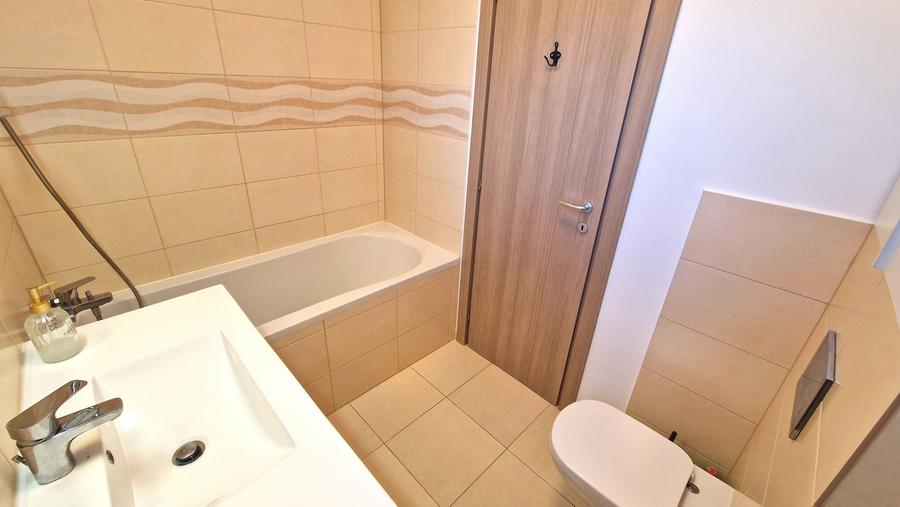 Apartament cu 3 camere decomandat, mobilat în Băneasa