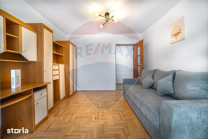Apartament cu 3 camere decomandat în Vlahuță