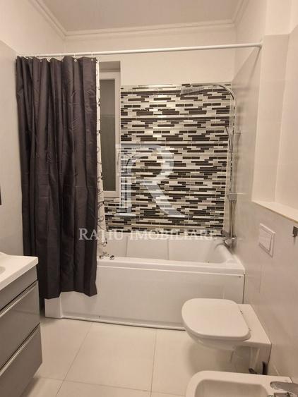 Apartament cu 3 camere decomandat, mobilat în Central