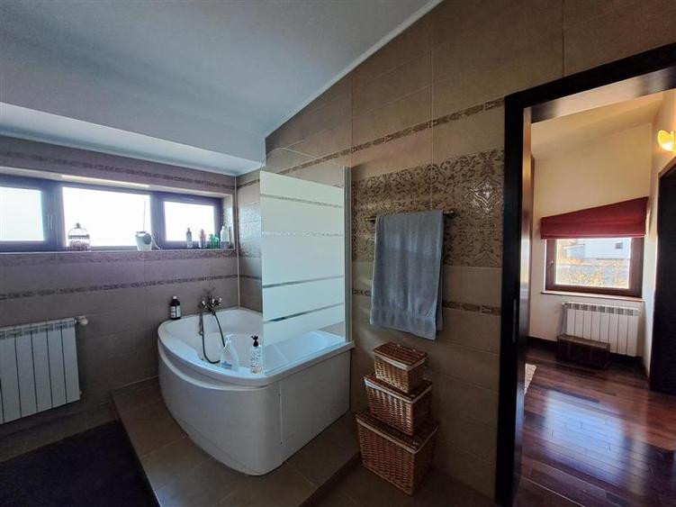 Casă individuală cu 8 camere cu Piscina în Samurcași