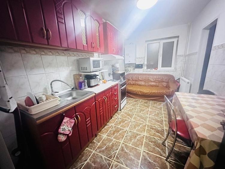 Apartament cu 3 camere decomandat în Boema