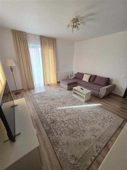 Apartament cu 2 camere decomandat, mobilat în Tractorul
