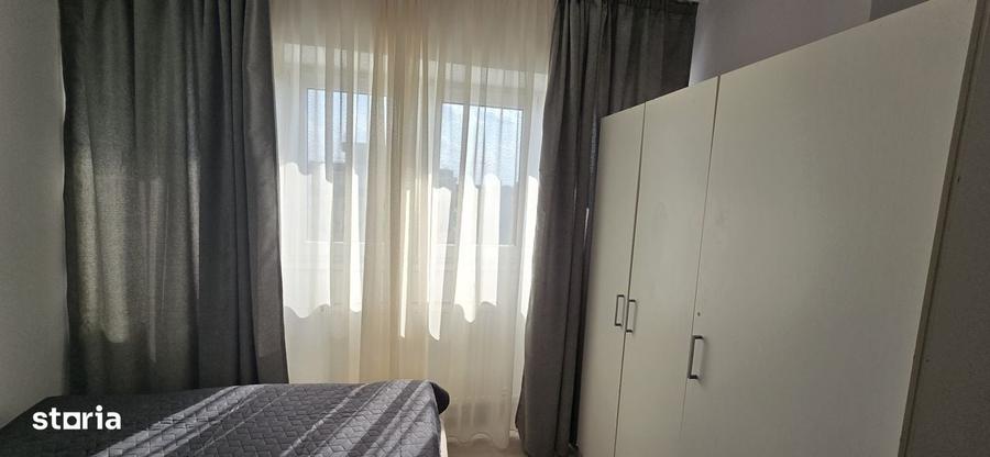Apartament cu 3 camere în Apărătorii Patriei