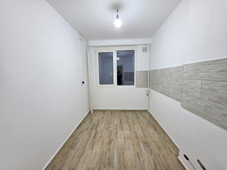 Apartament cu 3 camere semidecomandat în Vatra Luminoasă