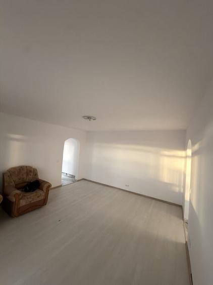 Apartament cu 2 camere semidecomandat în Micro 11