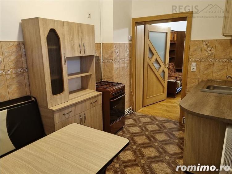 Apartament cu 3 camere, mobilat în Florilor