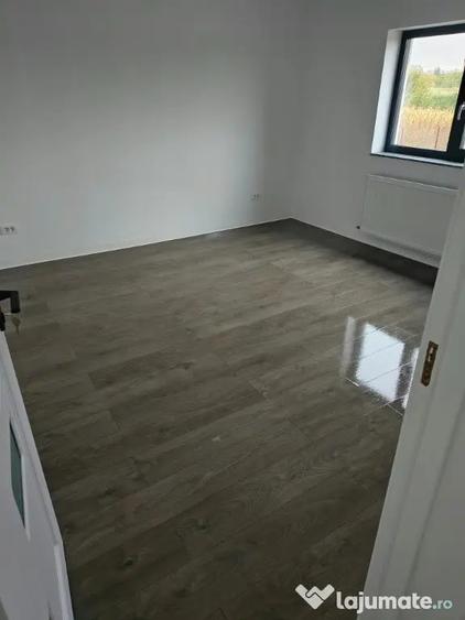 Casă cu 5 camere cu Teren 500 Mp în Central
